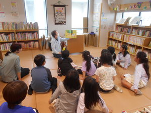 令和6年度のひまわりおはなし会の下新倉分館開催時の様子