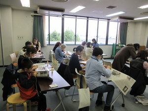 図書館サポーター活動中の写真のサムネイル画像