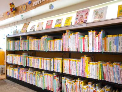 【下新倉分館】子育て支援コーナー.JPG