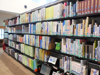 参考図書・郷土行政コーナー.JPG
