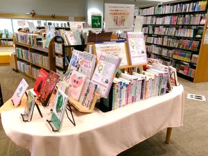 【分館】テーマ展示：がん検診を受けましょう（一般）.JPG