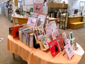 【分館】テーマ展示：おいしいあき、みぃつけた（児童）.JPG