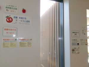 エレベーター前展示.JPG