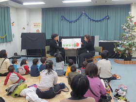 クリスマスおはなし会の写真 クリスマスおはなし会の写真