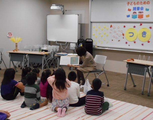 子どものための読書会「月」の様子